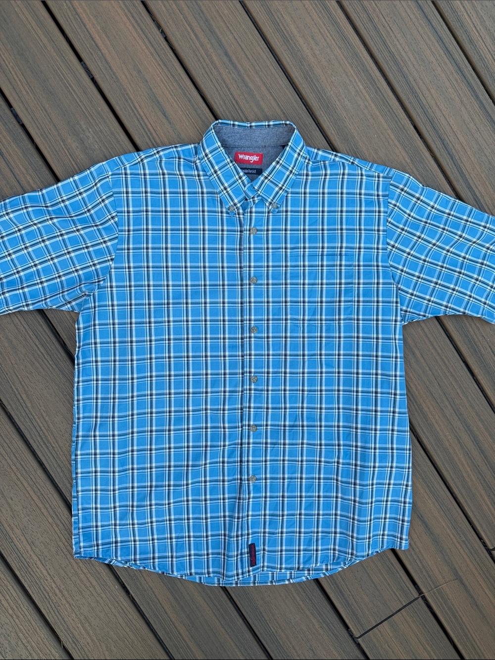 Wrangler Men's Blue Plaid Button-Down Shirt